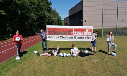 Neue Fußbälle für die Georg-Fahrbach-Schule Ingelfingen